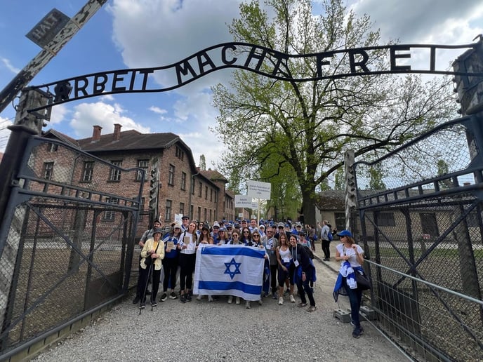 8f624daa-e4c0-4eb4-9a44-ab37f4650145