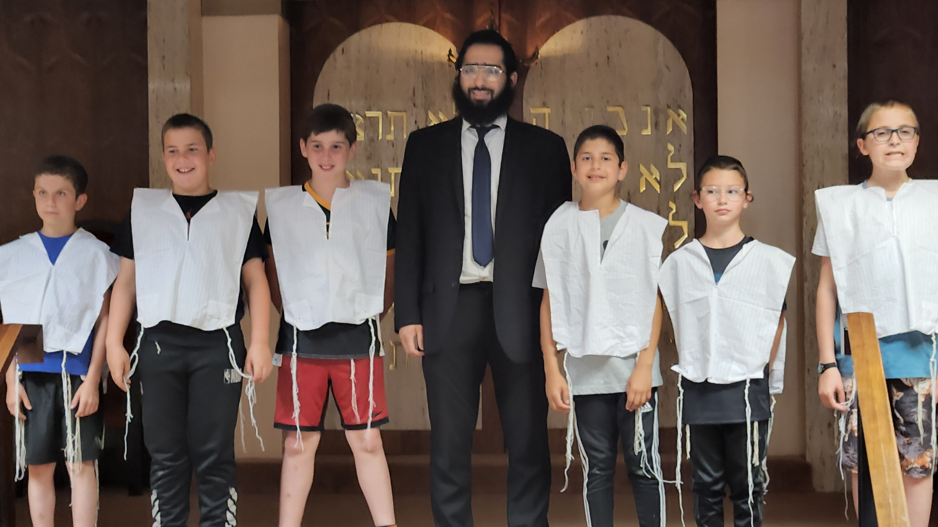 Campers making their own tzitzis. Courtesy: Camp Achdus.