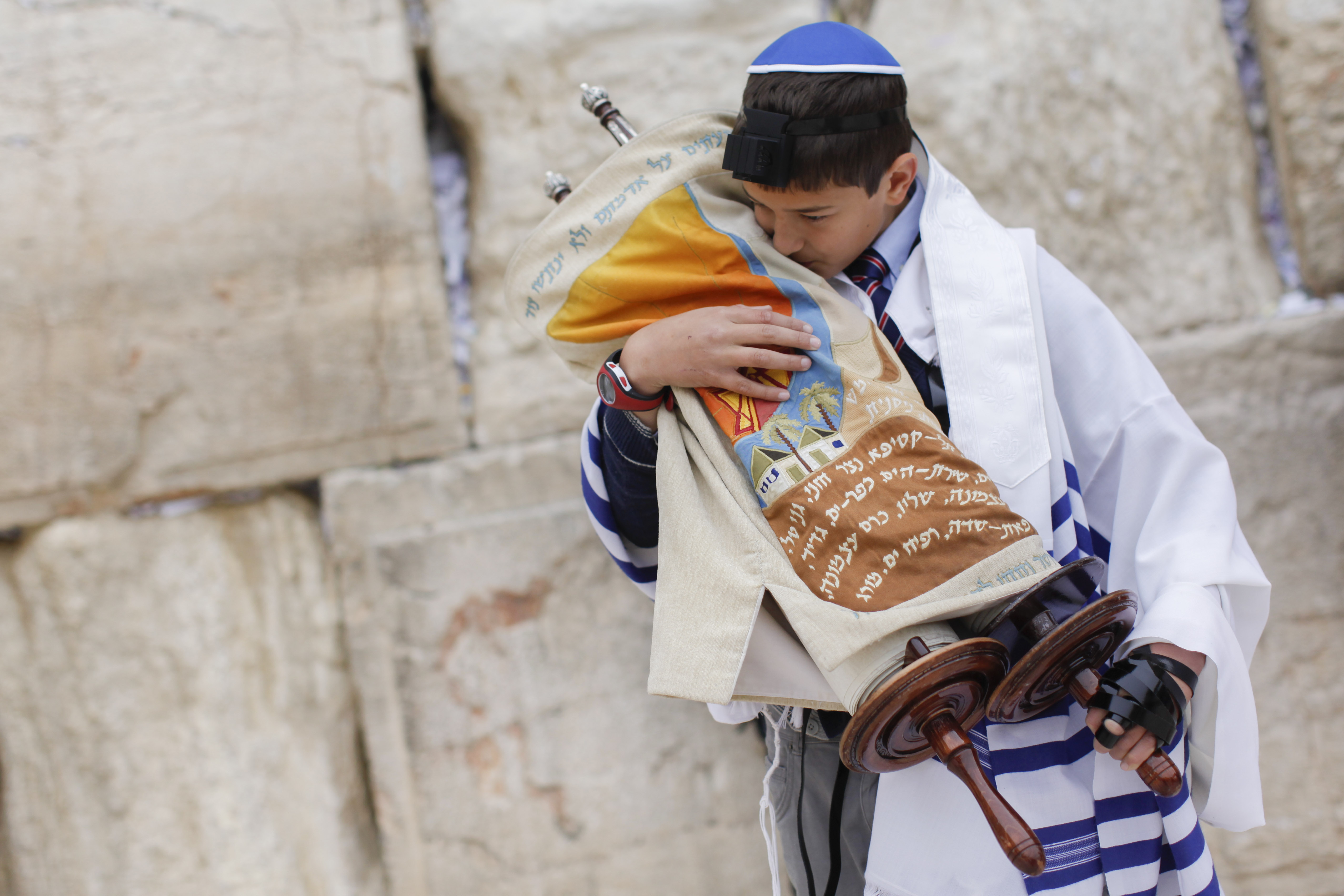 Impress Your Shul Friends! 7 Fun Torah Facts for Simchat Torah